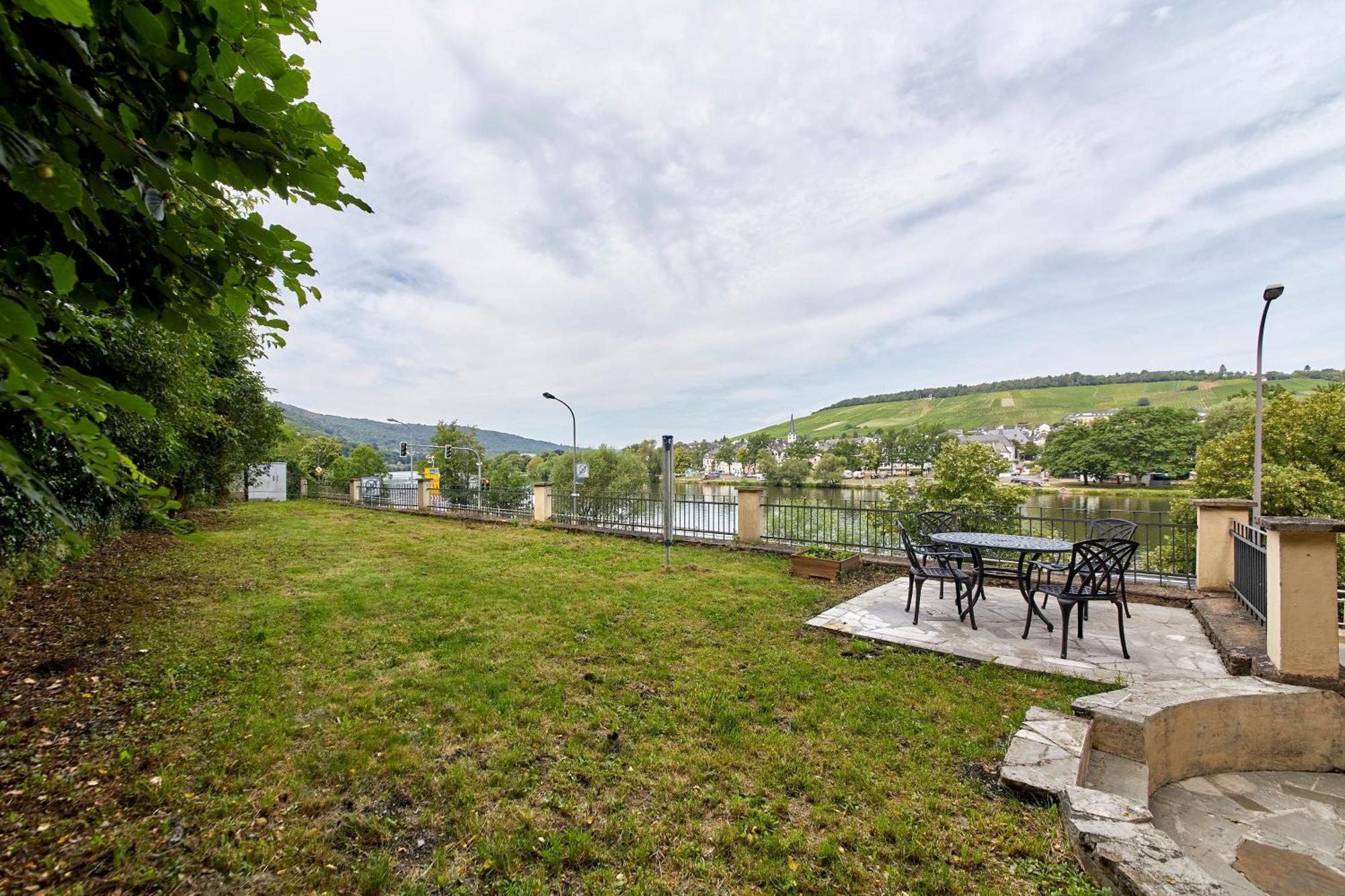 Moselblick Lägenhet Bernkastel-Kues Exteriör bild